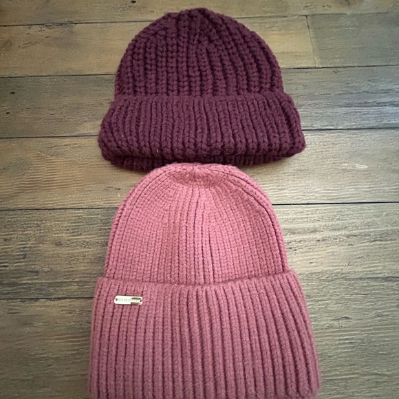 Set of two Knitted Winter Warm Beanies Unisex in Maroon and Mauve OS - Picture 1 of 6